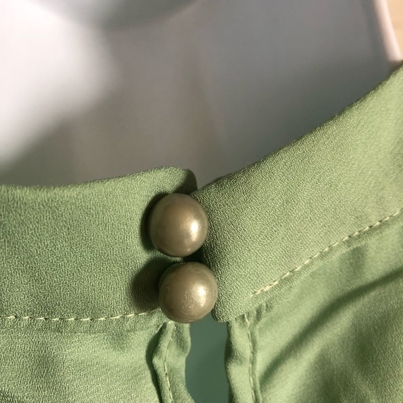 GREEN PLEATED FRONT BLOUSE - Picture 6 of 6